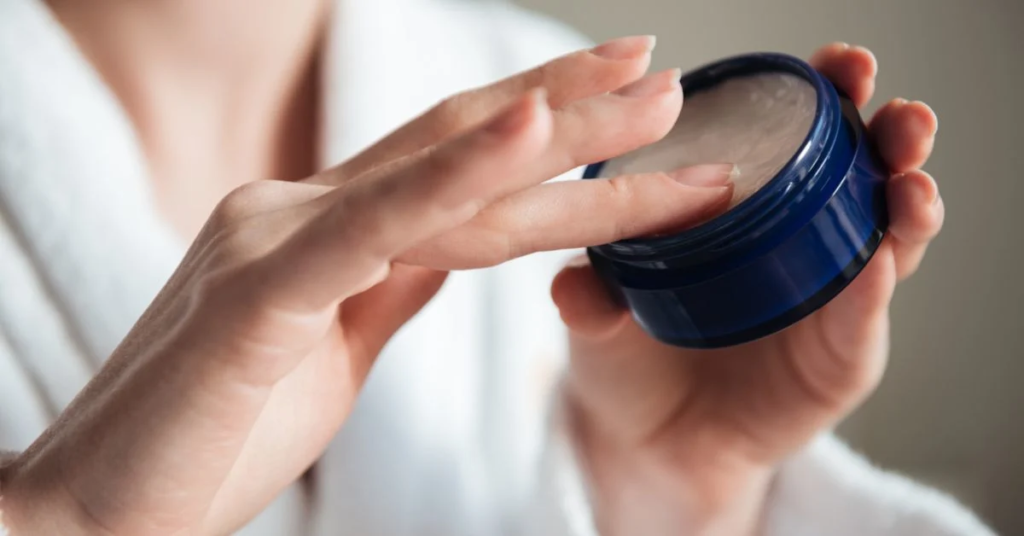 A woman is collecting cream from a cream box